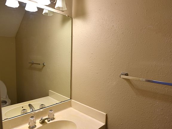 5th image of 3604 Hilltop Ln