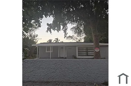 5311 NE 10th Ave #B Photo 1