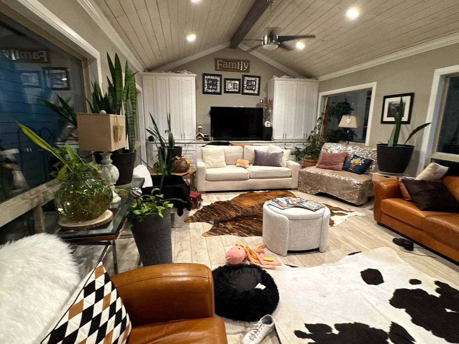 4 bed, 2564 sqft, $3,500 — Photo 1