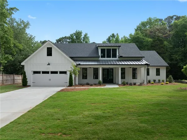 1728 Pucketts Dr, Lilburn, GA 30047