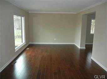 5th image of 524 Red Barn Dr