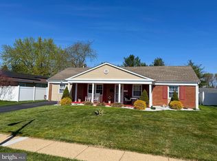 146 Glenview Ln, Willingboro, NJ