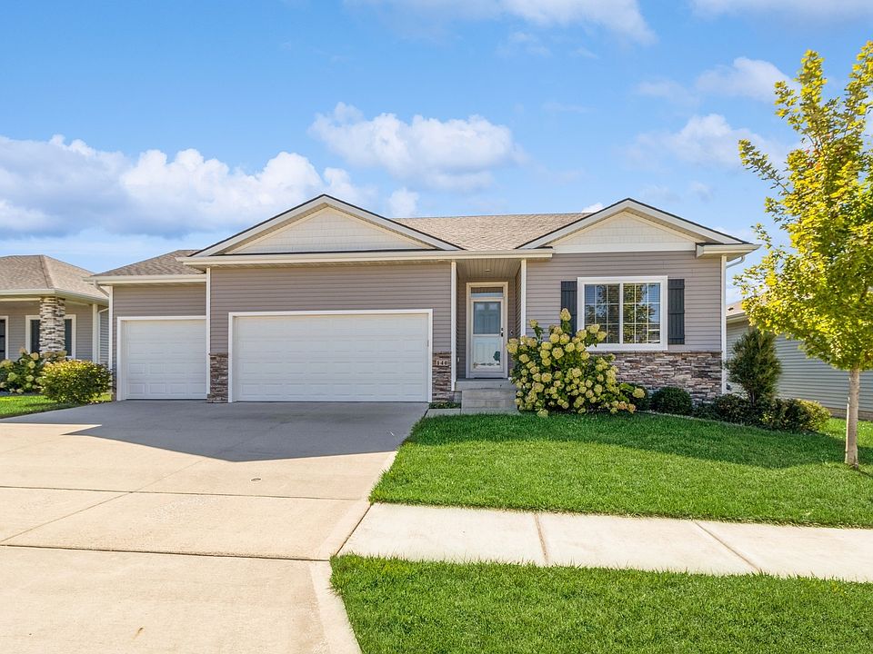 1st image of 140 SE Waddell Way