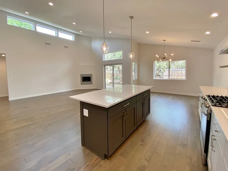 100 W Hummingbird Ln — Photo 3
