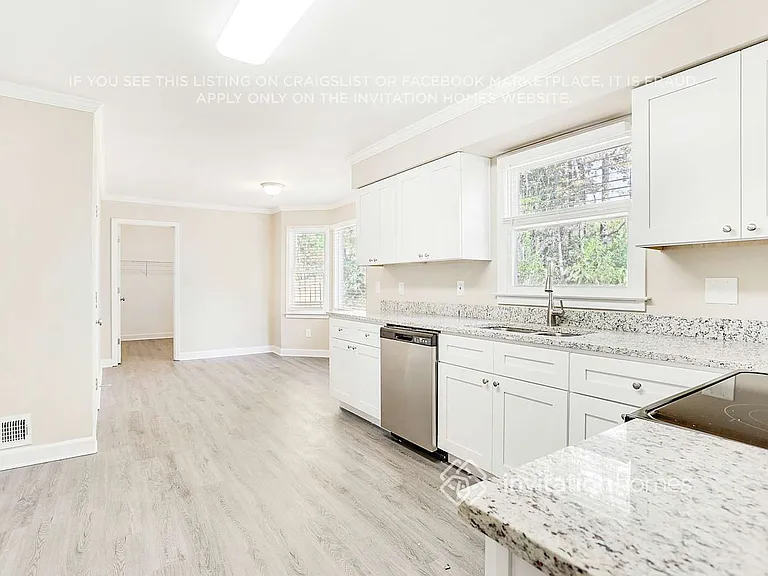 747 Edgewater Ln NW — Photo 11