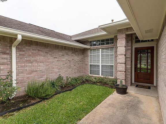 3rd image of 3808 Lorikeet Ct