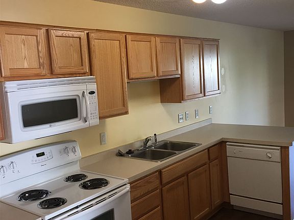 2nd image of 2641 Yellowstone Dr