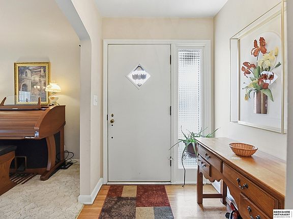 4th image of 7802 Pierce Cir
