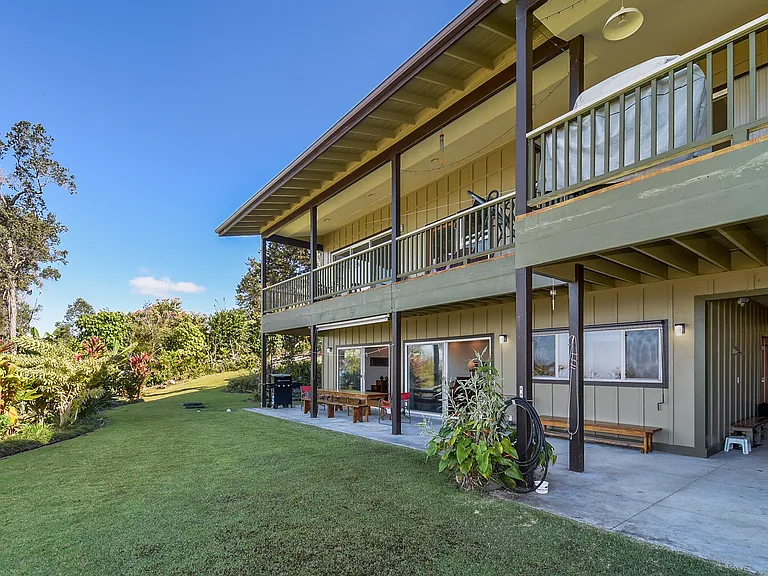 ...the2/2 ohana rental is off-set below the owners home