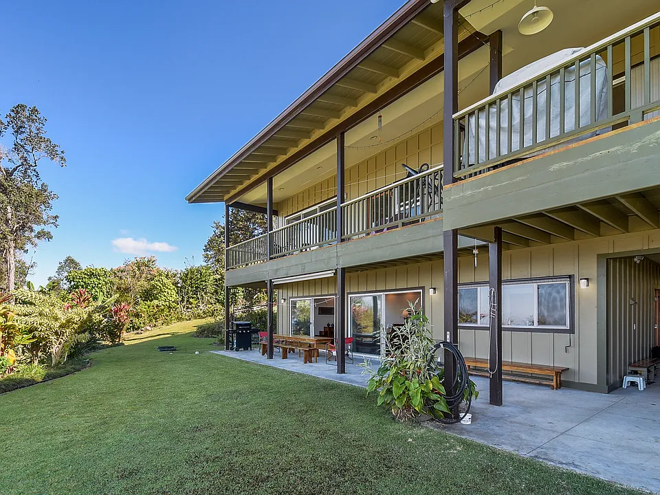 ...the2/2 ohana rental is off-set below the owners home