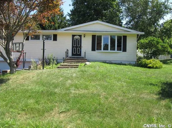 102 Elmtree Ln, Syracuse, NY 13219