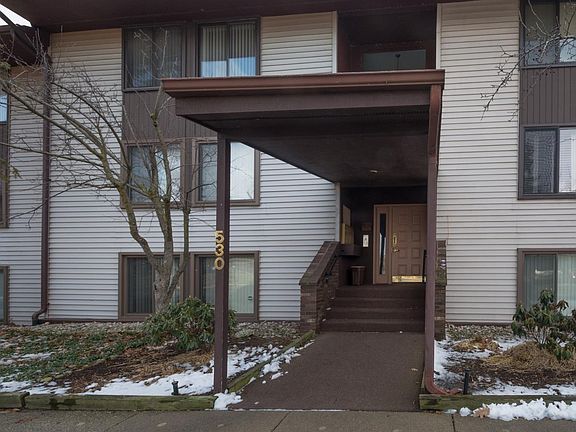 3rd image of 530 Cliffs Dr