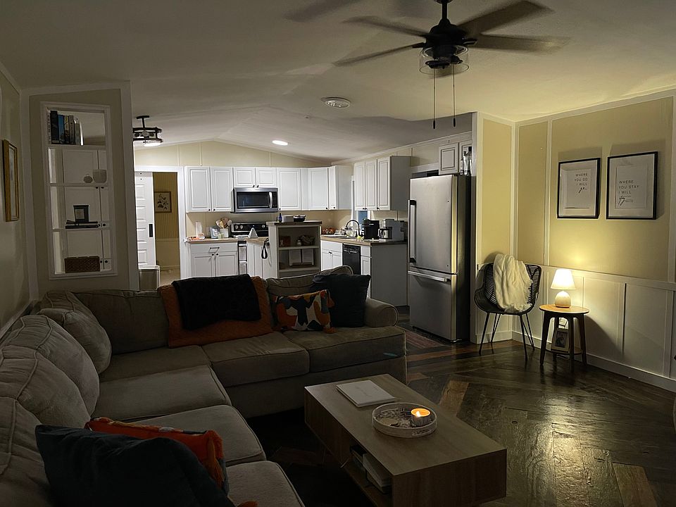 1st image of 302 Whitma Dr