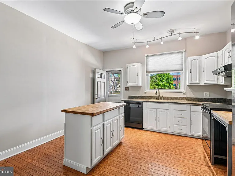3720 Foster Ave — Photo 15