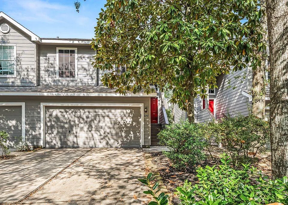 222 Blushwood Pl
