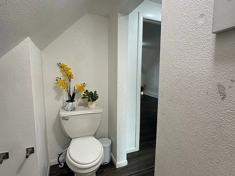 1027 Lincoln St — Photo 32