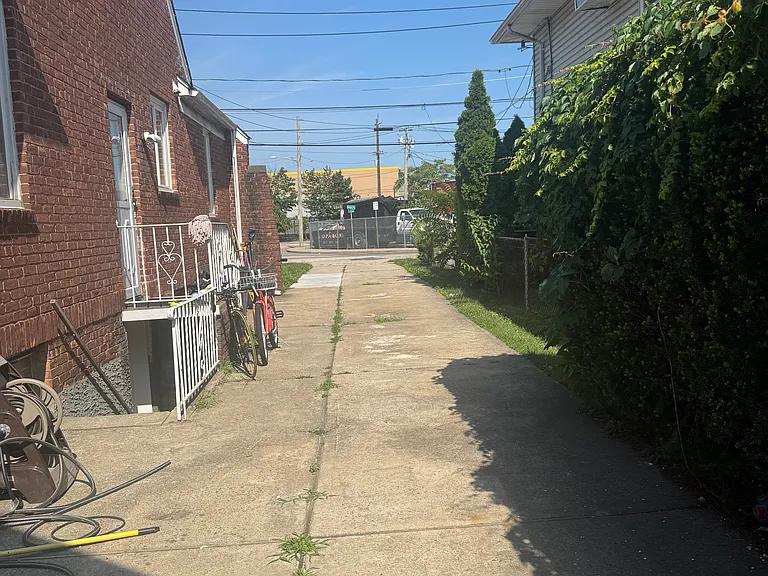 Davison Plz — Photo 41