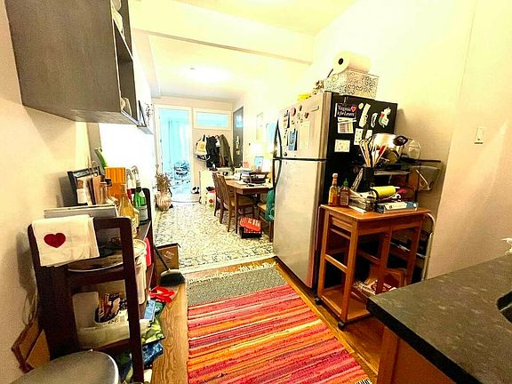 5th image of 146 Jefferson St APT 2r