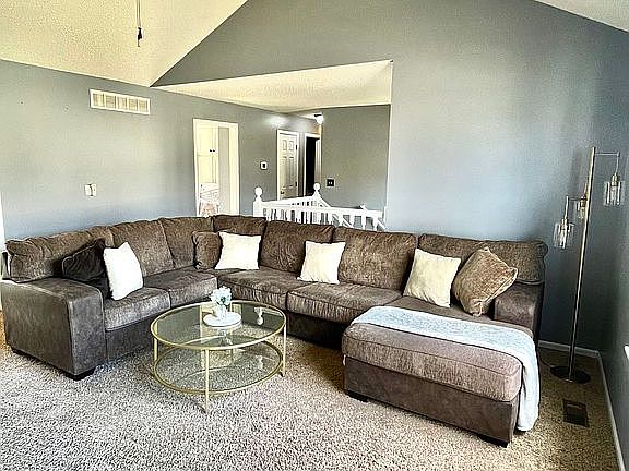 4th image of 525 Hillbrook Dr