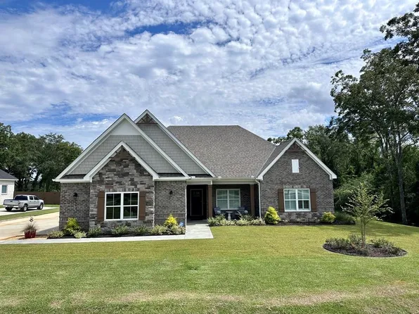 607 Early Walden Rd, Headland, AL 36345