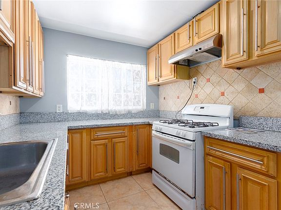 2nd image of 922 Toddy St