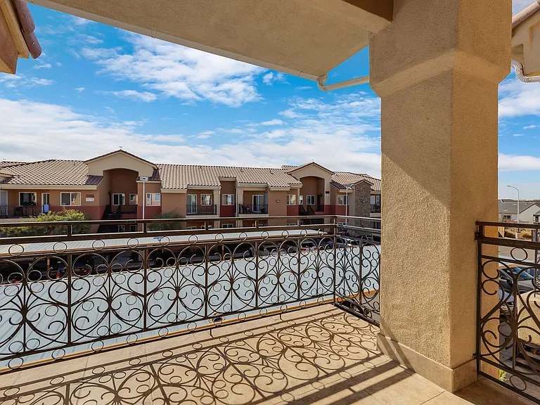 Desert View Apartments — Photo 31