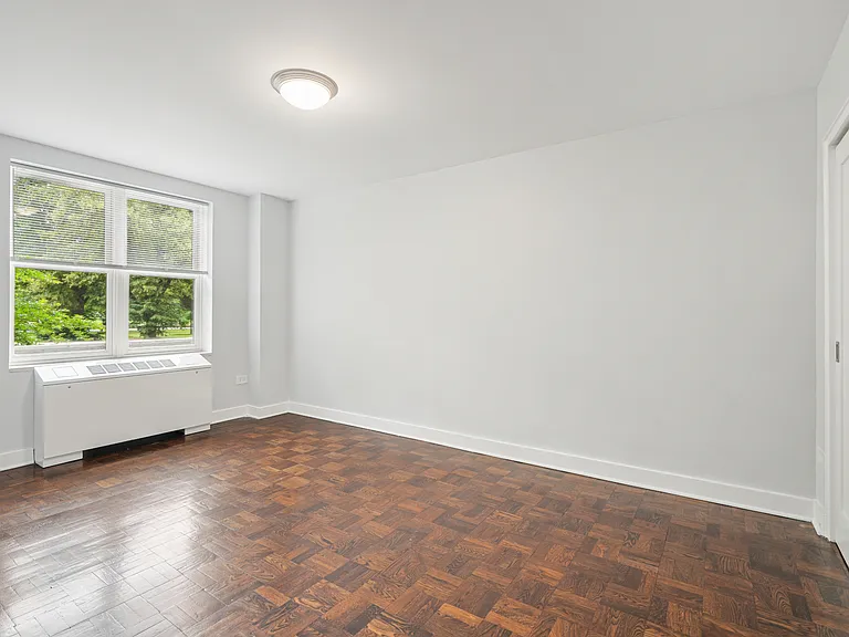1135 Pelham Pkwy N #3B — Photo 4