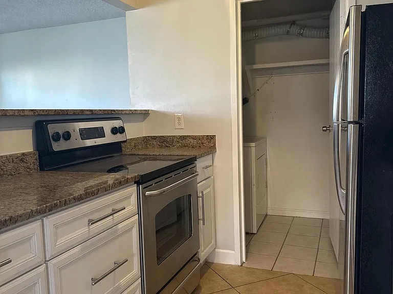 9570 Hagel Cir #D — Photo 4