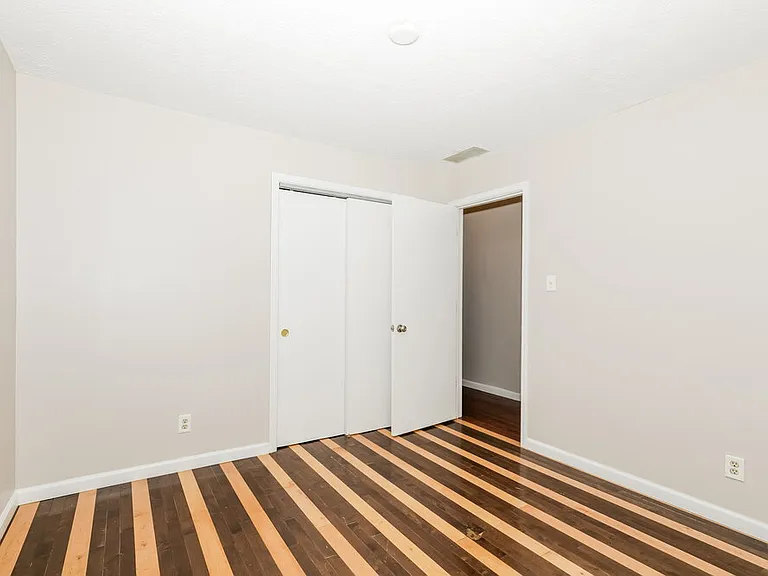 476 Spring Dr — Photo 14