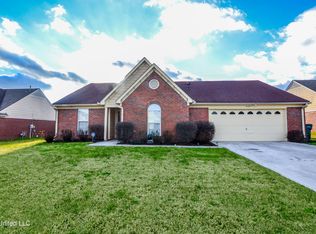 9121 Triple Crown Loop W, Southaven, MS 38671