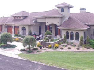 N82W28295 Vista Dr, Hartland, WI 53029