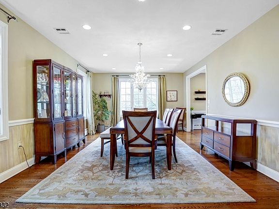 5th image of 30 High Point Dr