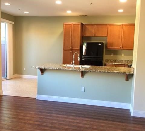 5th image of 27556 Papillion St Unit 3