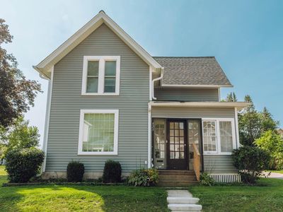 625 East Grove STREET, Oconomowoc, WI, 53066