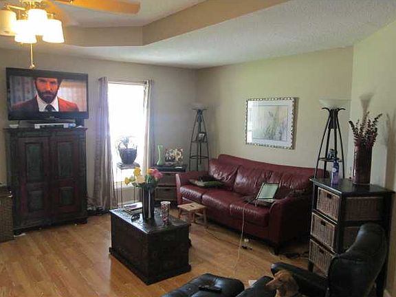 3rd image of 2812 Woods Dr