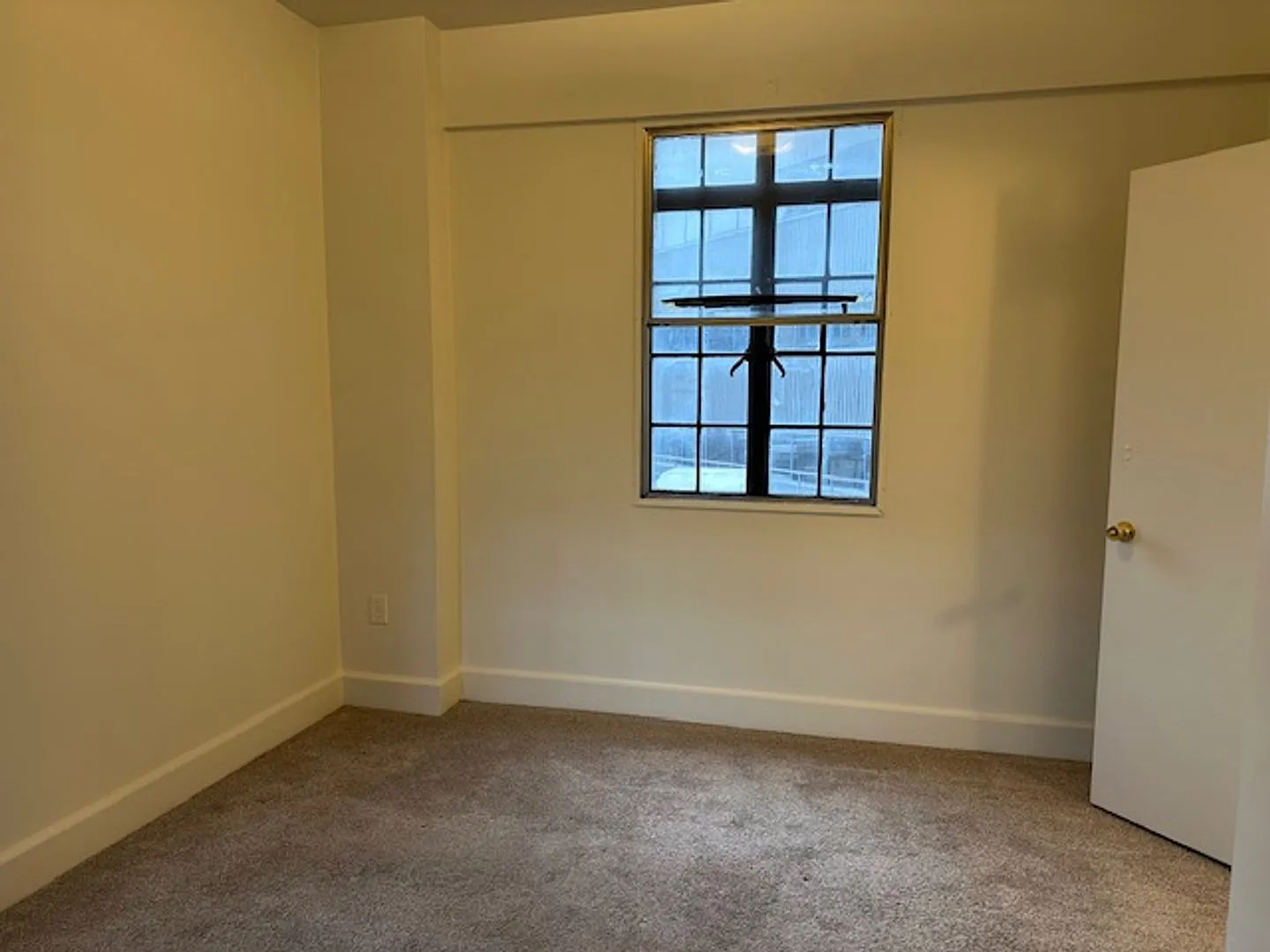 1 Bedroom 1 Bathroom Harrisburg School District 3rd Floor Apartment For Rent! — Photo 3
