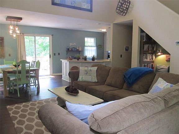 3rd image of 149 Hardwood Dr