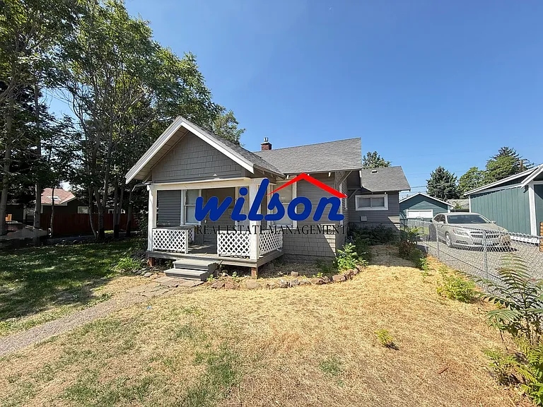 912 S 10th Ave — Photo 1