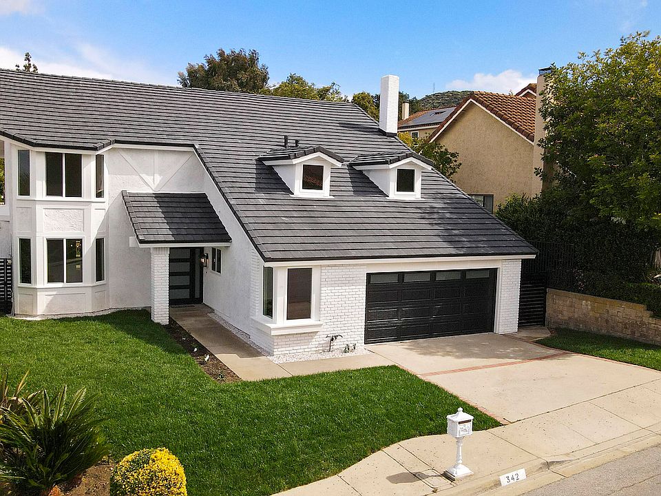 1st image of 342 Fox Hills Dr