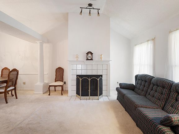 4th image of 4054 Muirfield Dr
