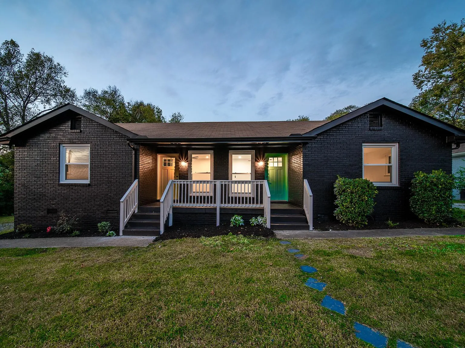 2 bed, 845 sqft, $1,695 — Photo 1