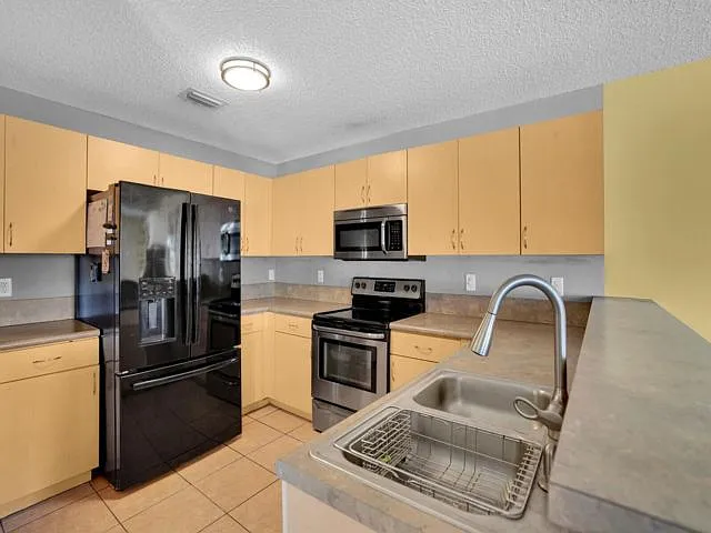 3331 Commodore Ct — Photo 2