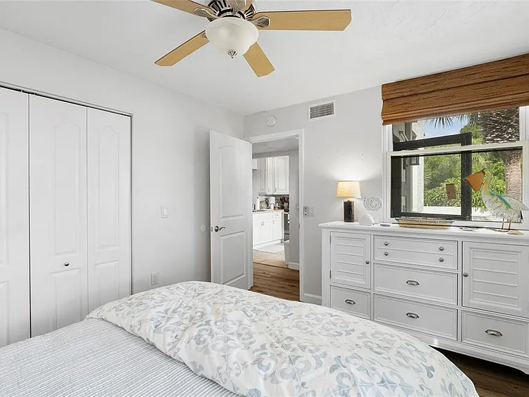 440 Palm Tree Dr — Photo 5