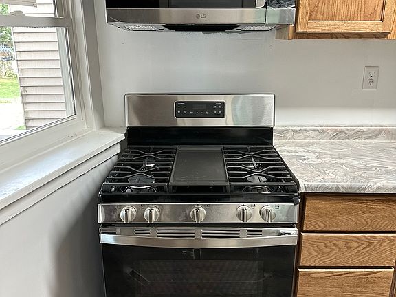 5th image of 227 Smith Ave APT 8