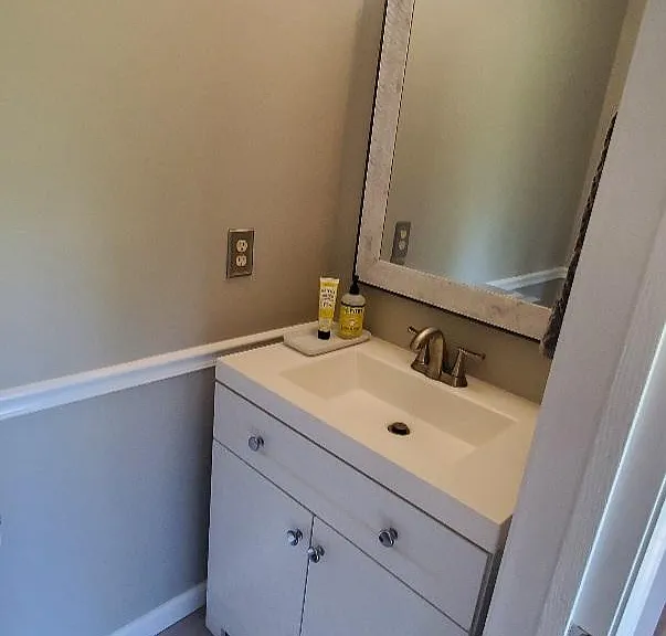 2219 Dixon St — Photo 10