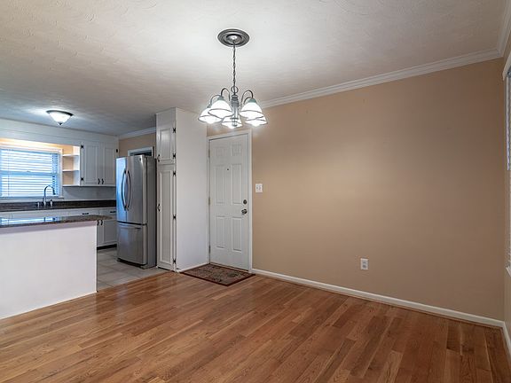 5th image of 1366 Highland Dr