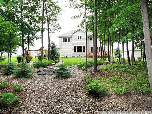 4th image of 9170 Woodland Dr