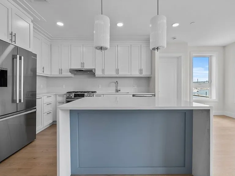 301 Border St — Photo 2