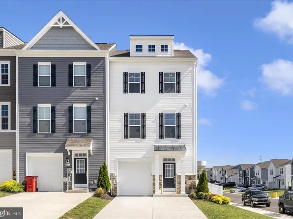 137 Mossdale Blvd, Falling Waters, WV 25419