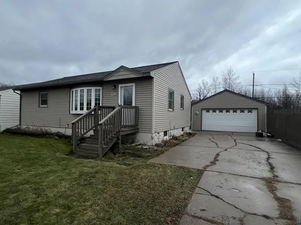 1932 31st St, Hibbing, MN 55746
